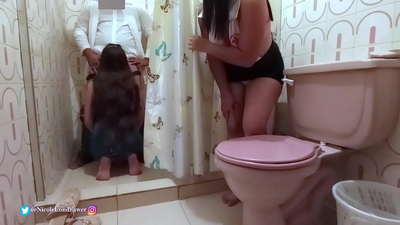 নার্স হাসপাতালের বাথরুমে ডাক্তারকে রোগীর চোদন খুঁজে পায় / অংশ 1 / নিকোল লন্ড্রওয়ার / চিকুইক্যান্ডি